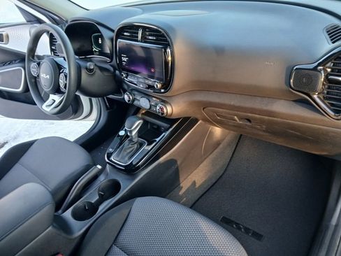 Certified 2025 Kia Soul S image 40