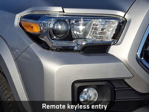 Used 2019 Toyota Tacoma TRD Sport image 11