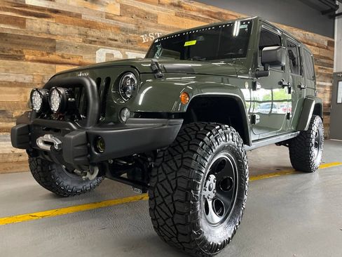 Used 2014 Jeep Wrangler Unlimited Rubicon w/ Connectivity Group AWD/4WD image 59