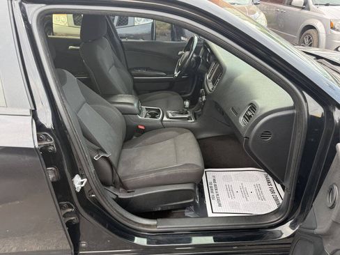 Used 2017 Dodge Charger SE RWD image 17