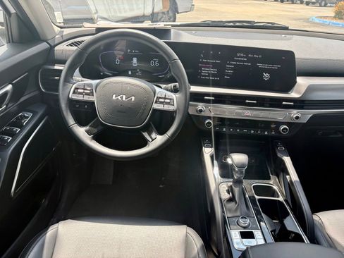 Used 2025 Kia Telluride S AWD/4WD image 12