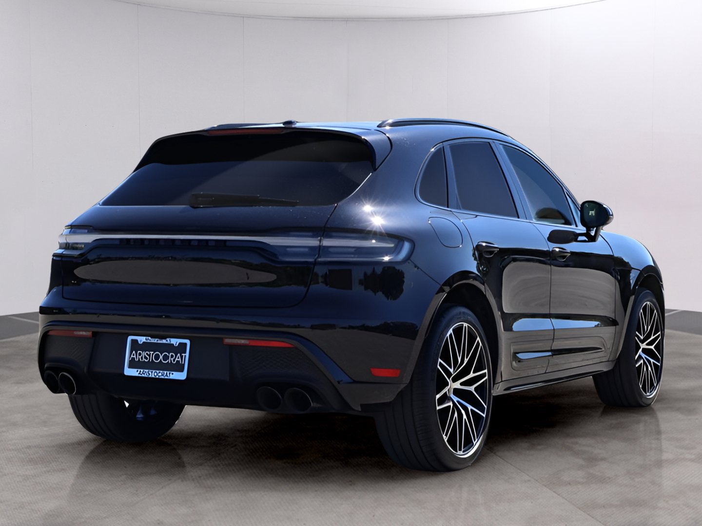 Certified 2024 Porsche Macan S w/ Premium Plus Package AWD/4WD image 8
