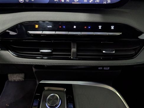 Used 2025 Buick Enclave Preferred image 23