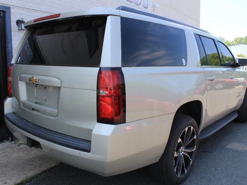 Used 2017 Chevrolet Suburban LT image 9