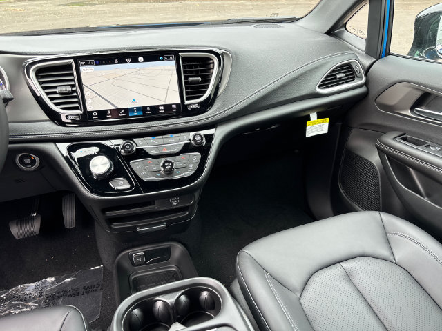 New 2027 Chrysler Pacifica Select w/ Family Tech Group FWD image 13