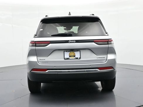Used 2023 Jeep Grand Cherokee Laredo w/ Luxury Tech Group I AWD/4WD image 7