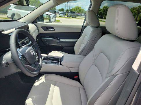 New 2026 Nissan Pathfinder SL FWD image 8
