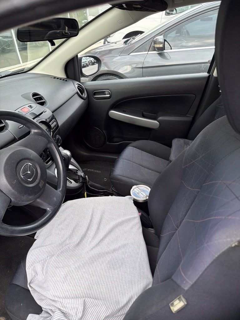 Used 2013 MAZDA MAZDA2 Sport FWD image 5