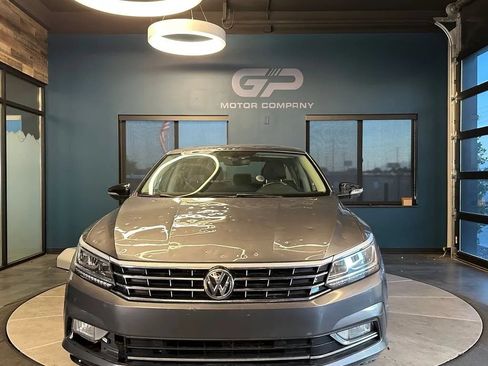 Used 2018 Volkswagen Passat 2.0T SE FWD image 8