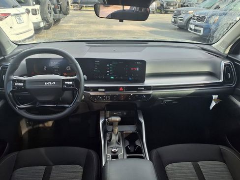 Used 2026 Kia Sorento LX FWD image 3