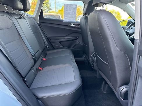 Certified 2025 Volkswagen Taos SE image 24