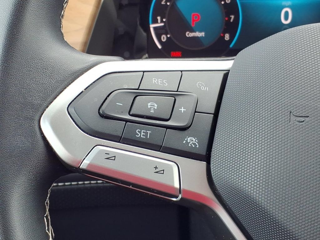 Used 2025 Volkswagen Atlas SE AWD/4WD image 27