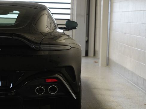 Used 2025 Aston Martin V8 Vantage Coupe image 11