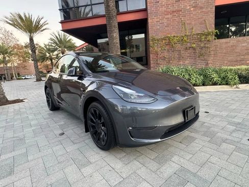 Used 2021 Tesla Model Y Long Range AWD/4WD image 3