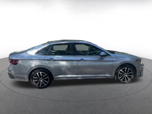 Used 2025 Volkswagen Jetta SE image 16