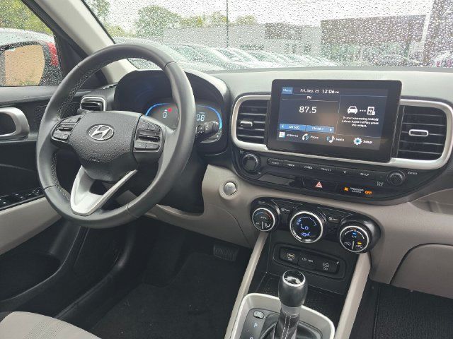 Certified 2025 Hyundai Venue SEL FWD image 11