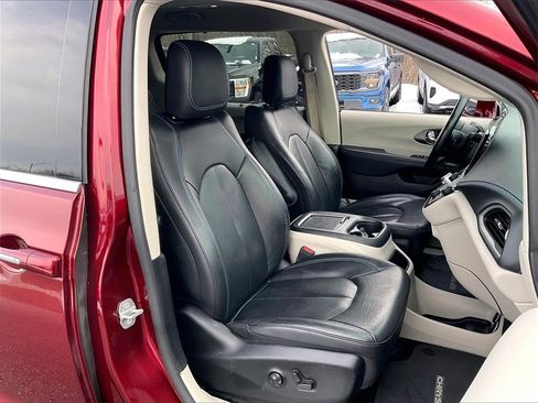 Used 2021 Chrysler Pacifica Touring-L w/ Premium & Safety Sphere Group image 10