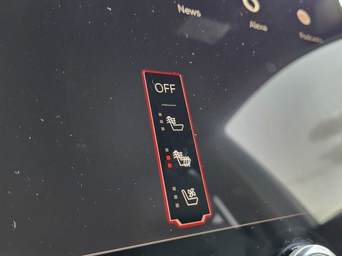 Used 2025 GMC Yukon Denali image 8