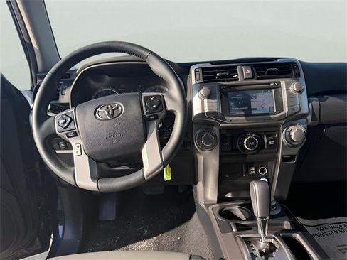 Used 2018 Toyota 4Runner SR5 Premium image 19