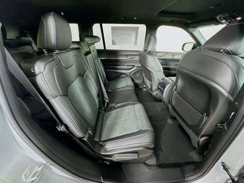 New 2026 Jeep Grand Cherokee L 4WD image 37
