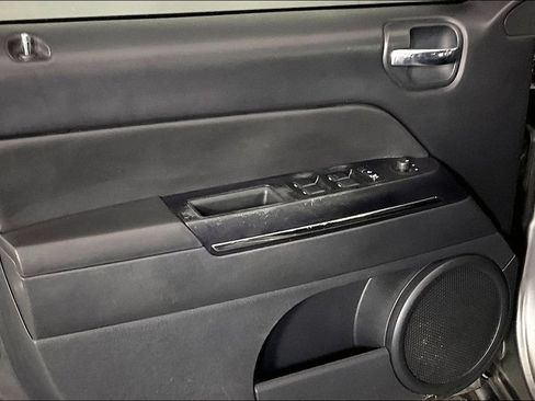 Used 2013 Jeep Compass Limited w/ Sun/Sound Group FWD image 21