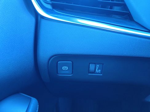 Used 2022 Buick Enclave Essence image 25