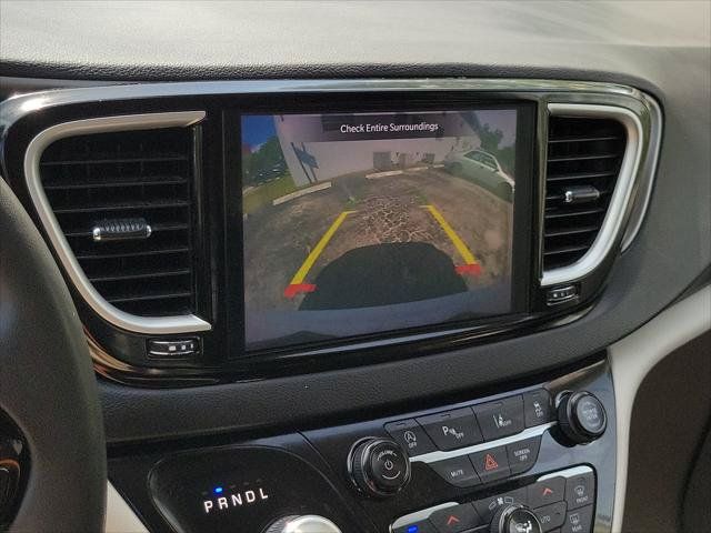 Used 2024 Chrysler Pacifica Touring-L FWD image 23