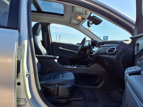 Used 2023 Chevrolet Bolt EUV Premier w/ Sun & Sound Package image 28