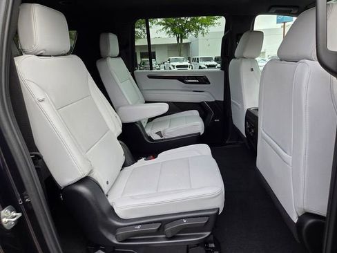 Used 2025 Chevrolet Suburban Premier AWD/4WD image 22