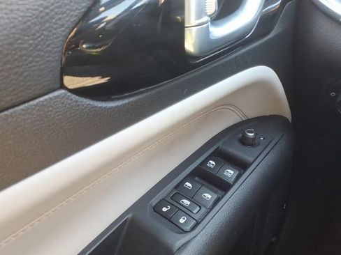 Used 2023 Jeep Compass Limited image 22