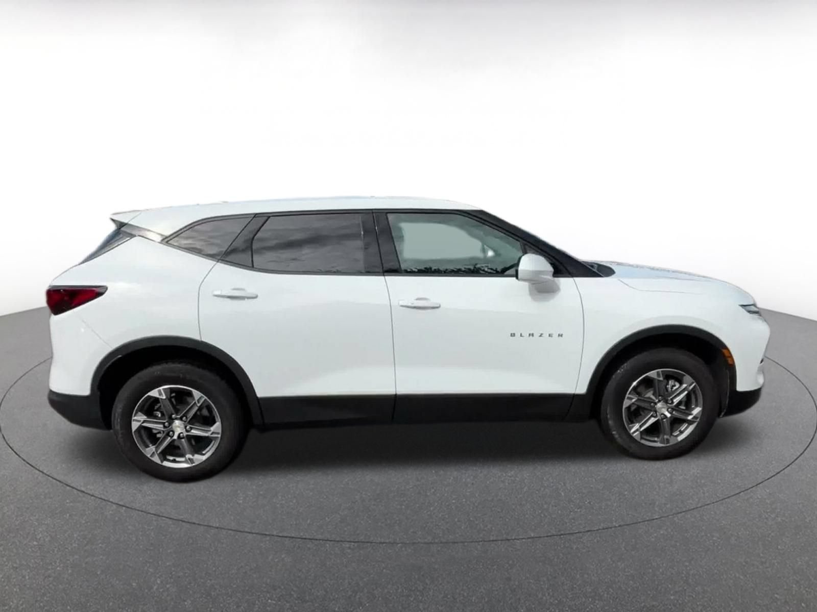 Used 2025 Chevrolet Blazer LT FWD image 15