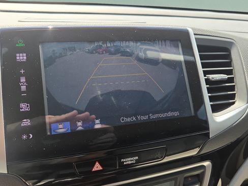 Used 2016 Honda Pilot Touring image 24