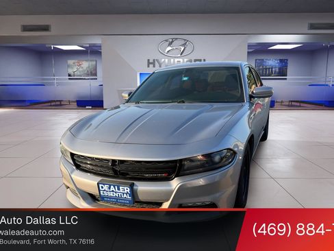 Used 2015 Dodge Charger SXT RWD image 1