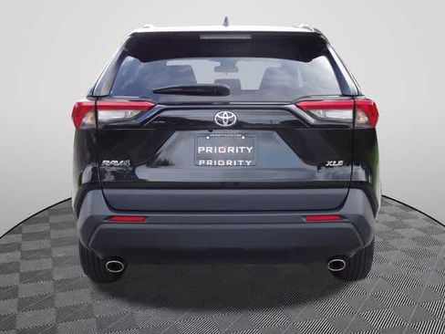 Used 2024 Toyota RAV4 XLE FWD image 3
