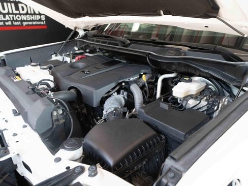 Used 2022 Toyota Tundra Platinum w/ Advanced Package AWD/4WD image 33