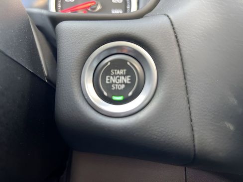 Used 2021 Chevrolet Tahoe Premier w/ Premium Package image 17