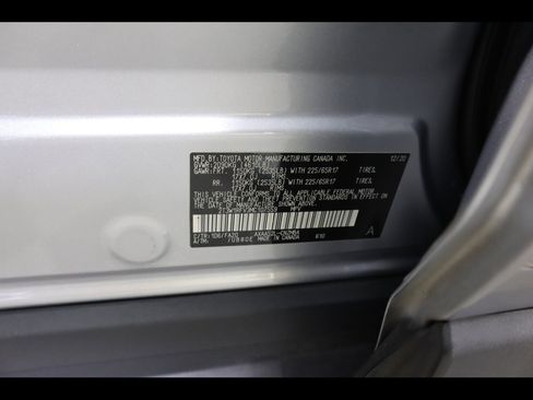 Used 2021 Toyota RAV4 XLE w/ Convenience Package image 26