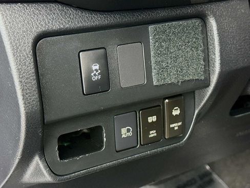 Used 2020 Toyota Tacoma SR5 AWD/4WD image 10