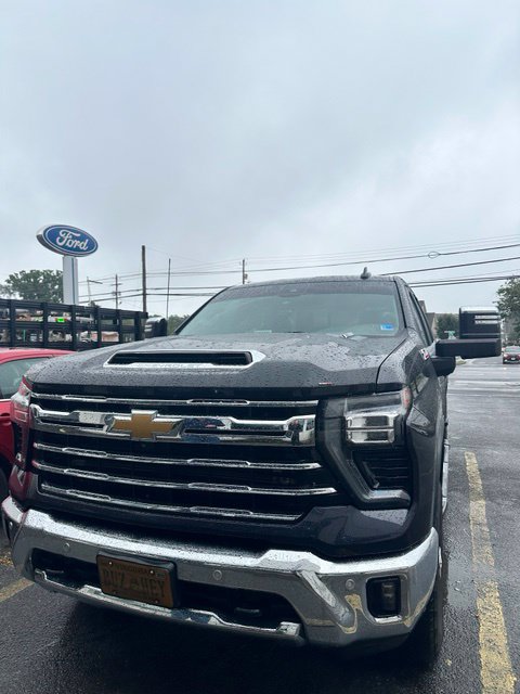 Used 2024 Chevrolet Silverado 2500 LTZ w/ LTZ Plus Package AWD/4WD image 4