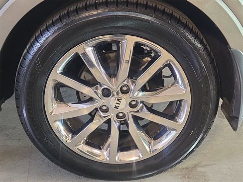 Used 2017 Kia Sorento SX image 34