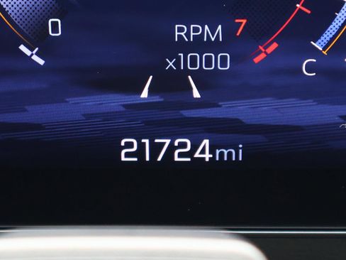 Used 2024 Chevrolet Traverse RS image 33