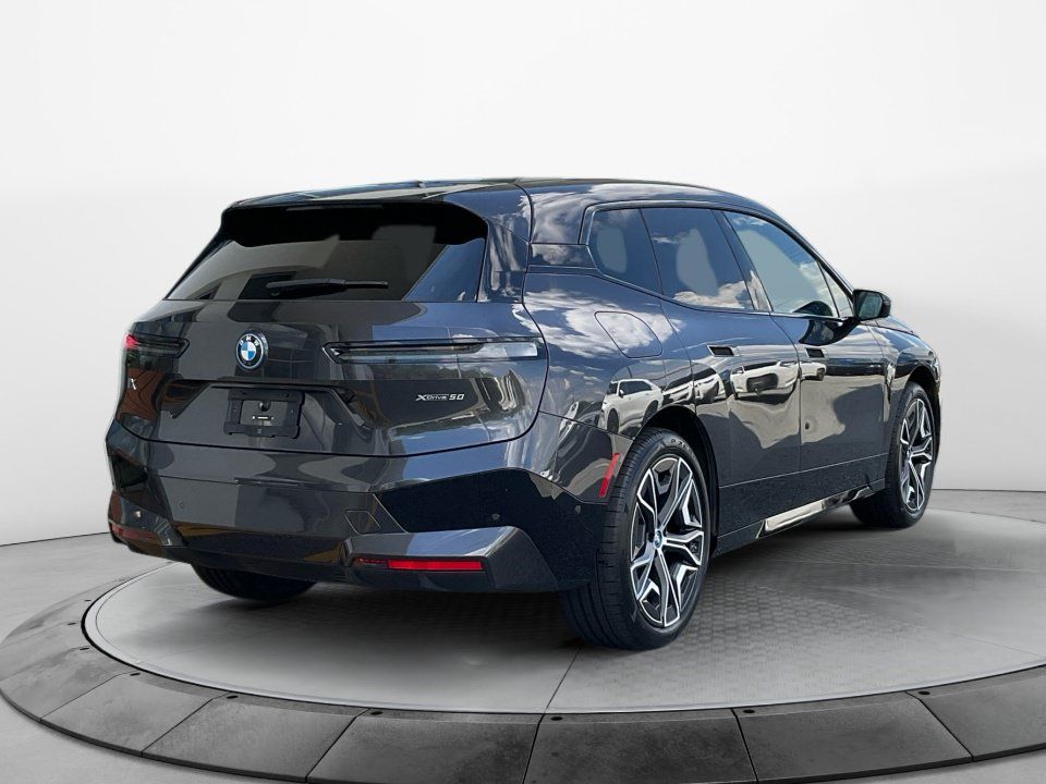 Used 2024 BMW iX xDrive50 w/ Premium Package AWD/4WD image 7