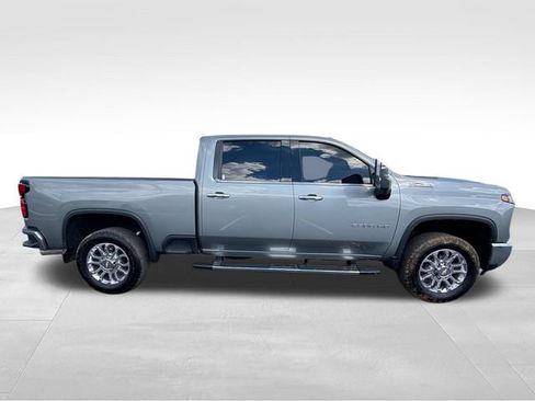Used 2025 Chevrolet Silverado 2500 LTZ w/ LTZ Plus Package AWD/4WD image 9