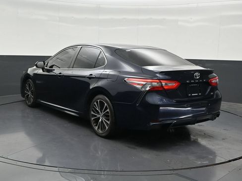 Used 2018 Toyota Camry SE w/ Moonroof Package FWD image 3