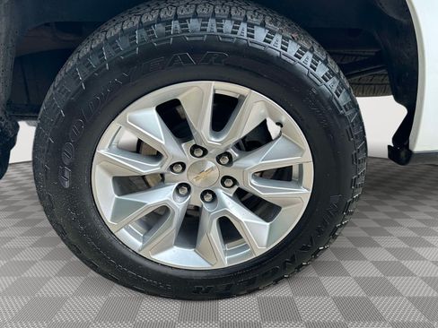 Used 2022 Chevrolet Silverado 1500 Custom w/ Safety Confidence Package AWD/4WD image 32