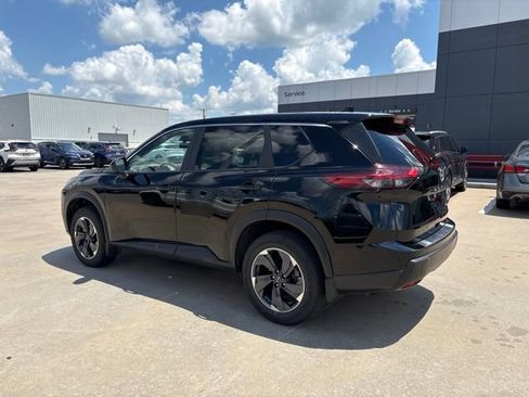 Used 2025 Nissan Rogue SV AWD/4WD image 4