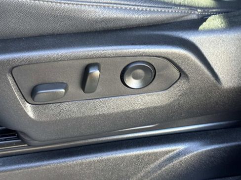 Used 2022 Chevrolet Suburban LT image 22