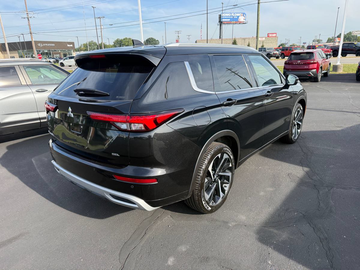 Used 2024 Mitsubishi Outlander SEL AWD/4WD image 6
