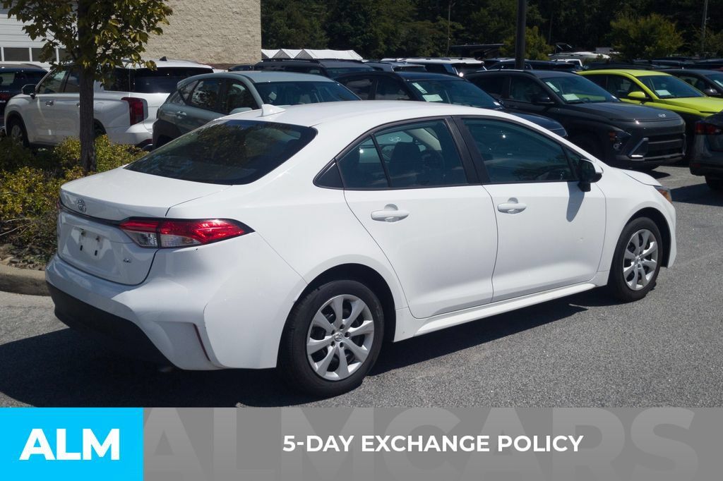 Used 2024 Toyota Corolla LE FWD image 3