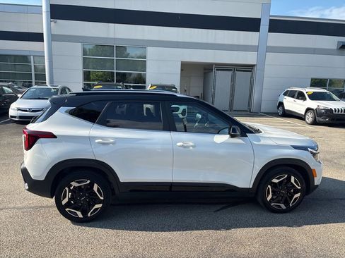 Used 2025 Kia Seltos SX AWD/4WD image 8